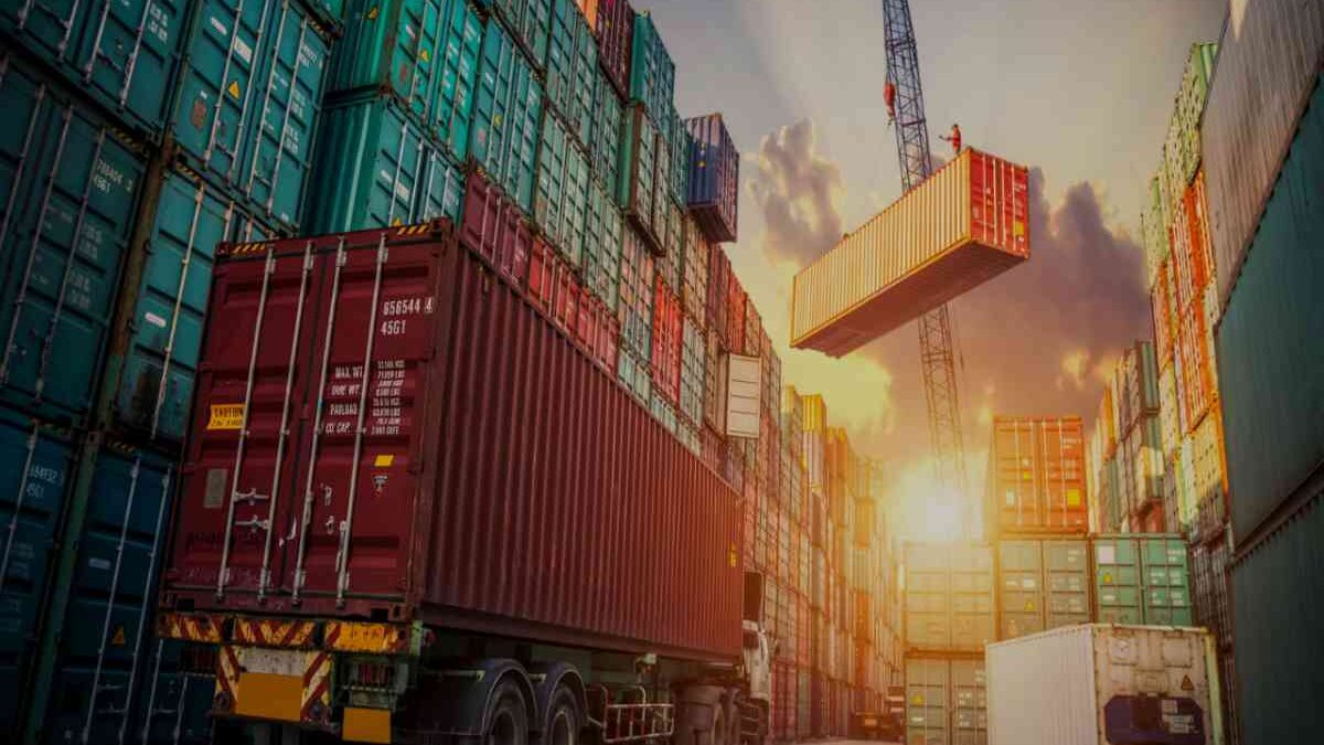 How Trucking Logistics Impact Everyday Products You Use