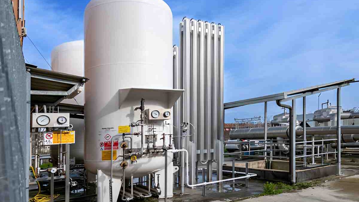 Nitrogen to Oxygen: Nitrogen into Oxygen [2025]