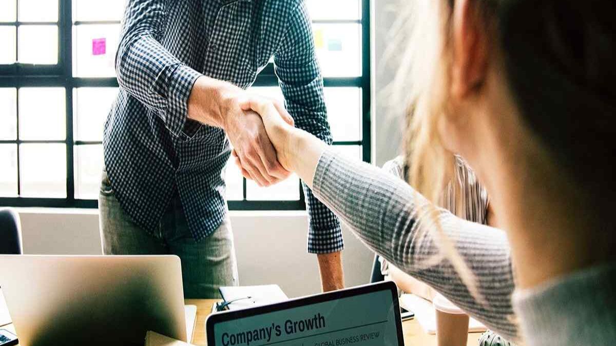 Startup Benefits and Drawbacks: Real Facts [2024]