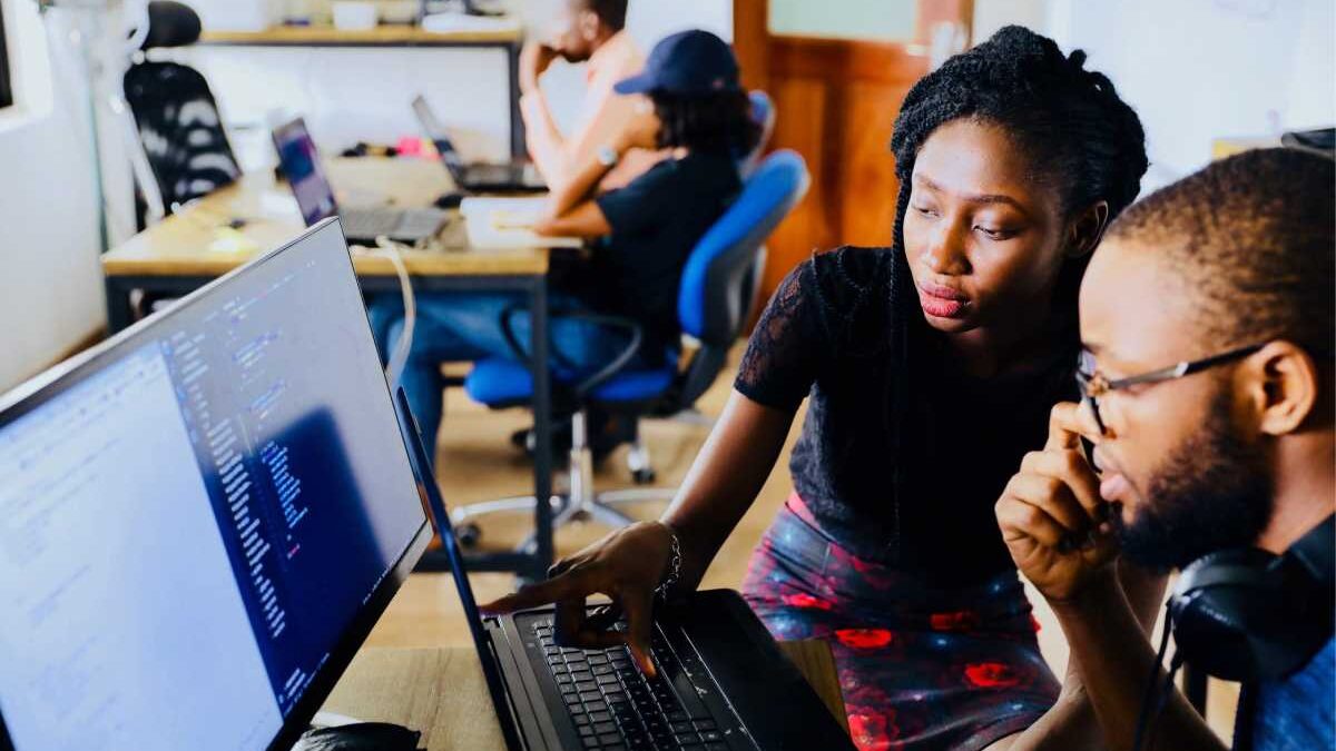 Working In A Startup : Everything You Need To Know [2024]