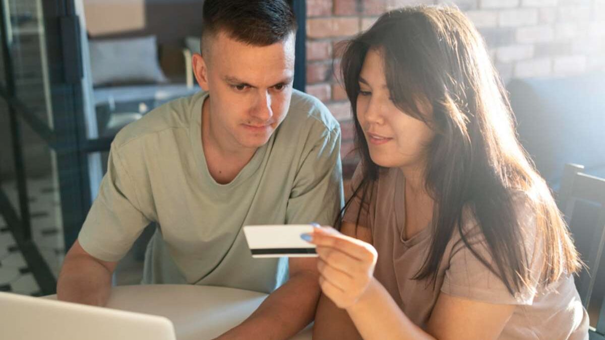 Is It Better to Get a Credit Card or a Personal Loan?